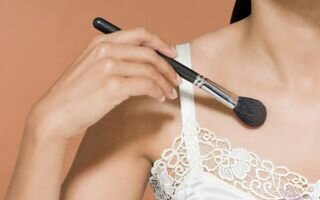 Техника выполнения макияжа для увеличения груди. Полезные советы
